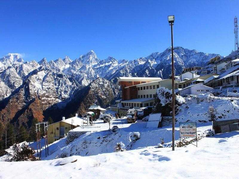 Skiing in Auli