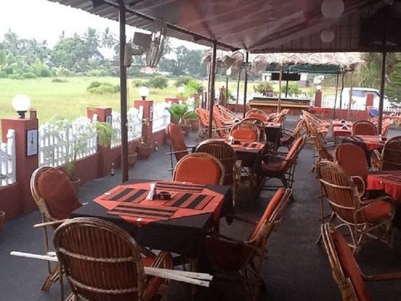  The World Famous Decades Bar, Calangute 