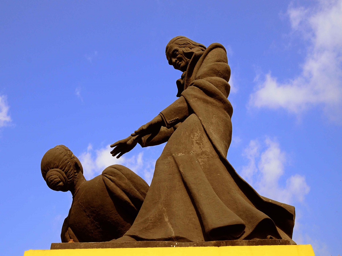  Statue of Abbe Faria 