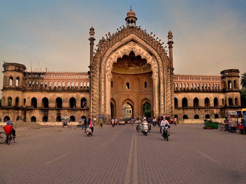  Rumi Darwaza 