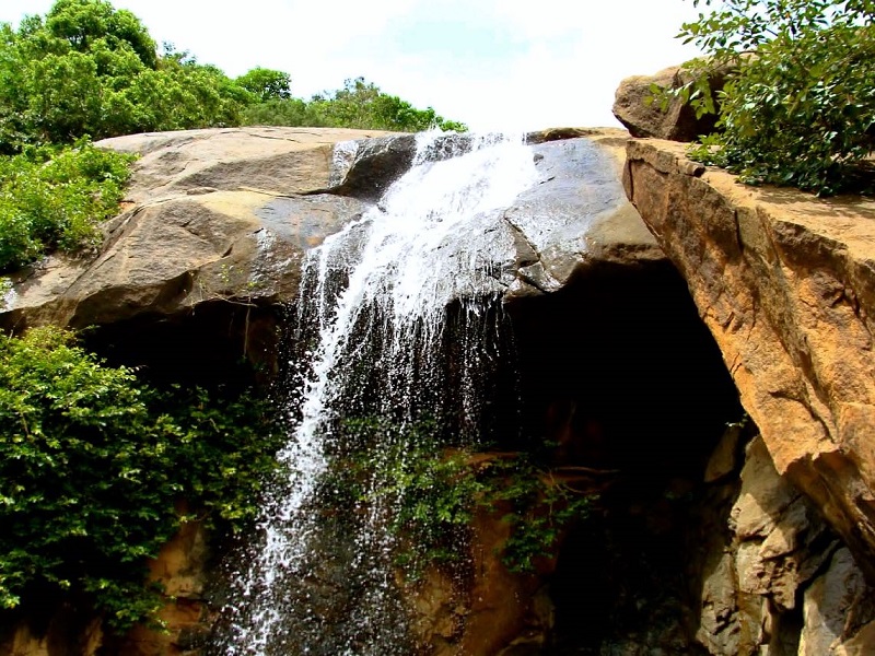 Jalagamparai Falls