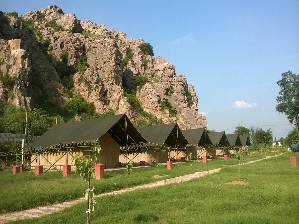  Camp Dhauj lake 