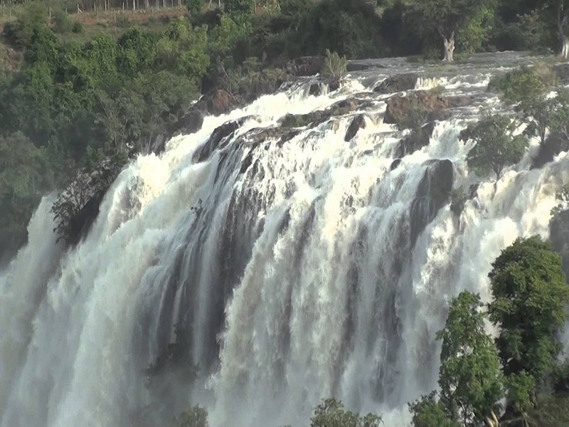 Chunchi Falls 