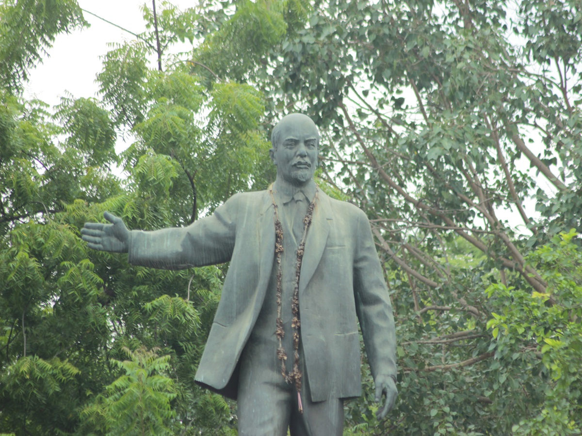  Lenin Statue 