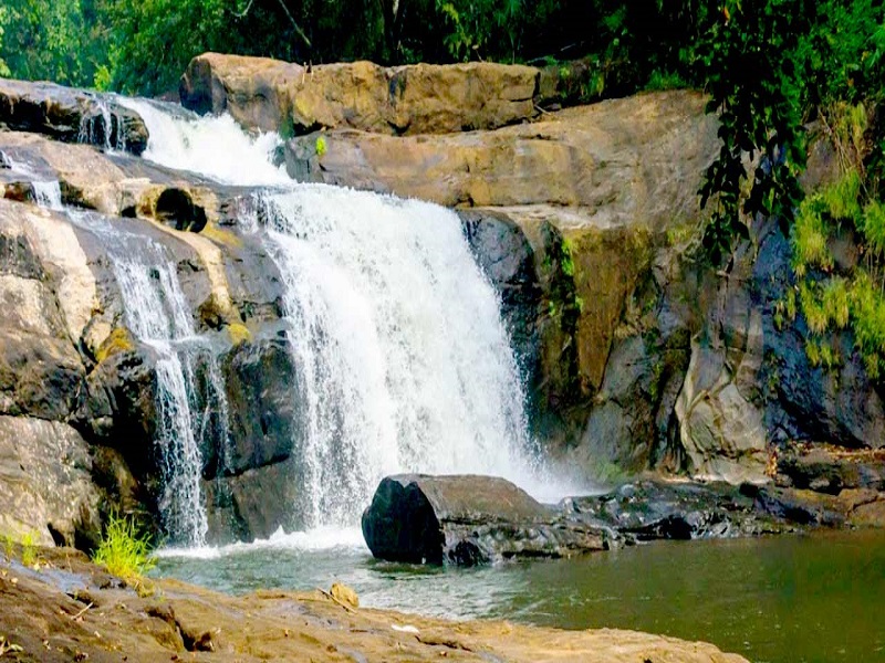 Keezharkuthu Falls