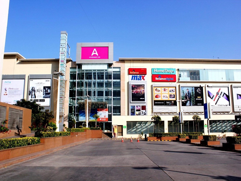 Radhe Shopping Mall 