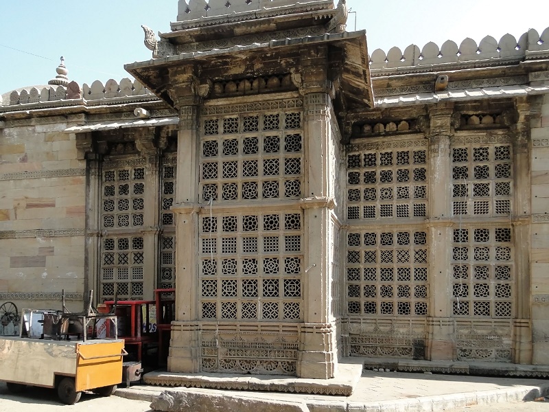  Tomb of Ahmed Shah and Ahmed Shah's Mosque. 