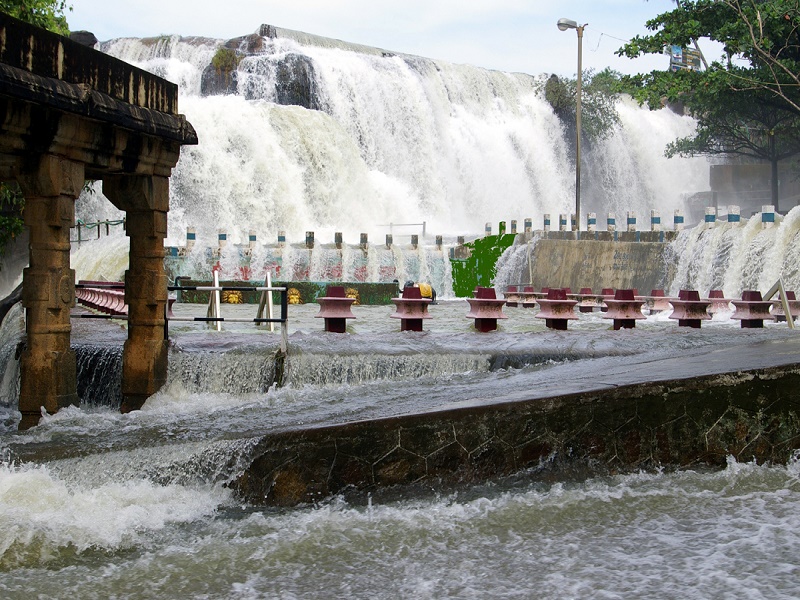 Thirparappu Falls 